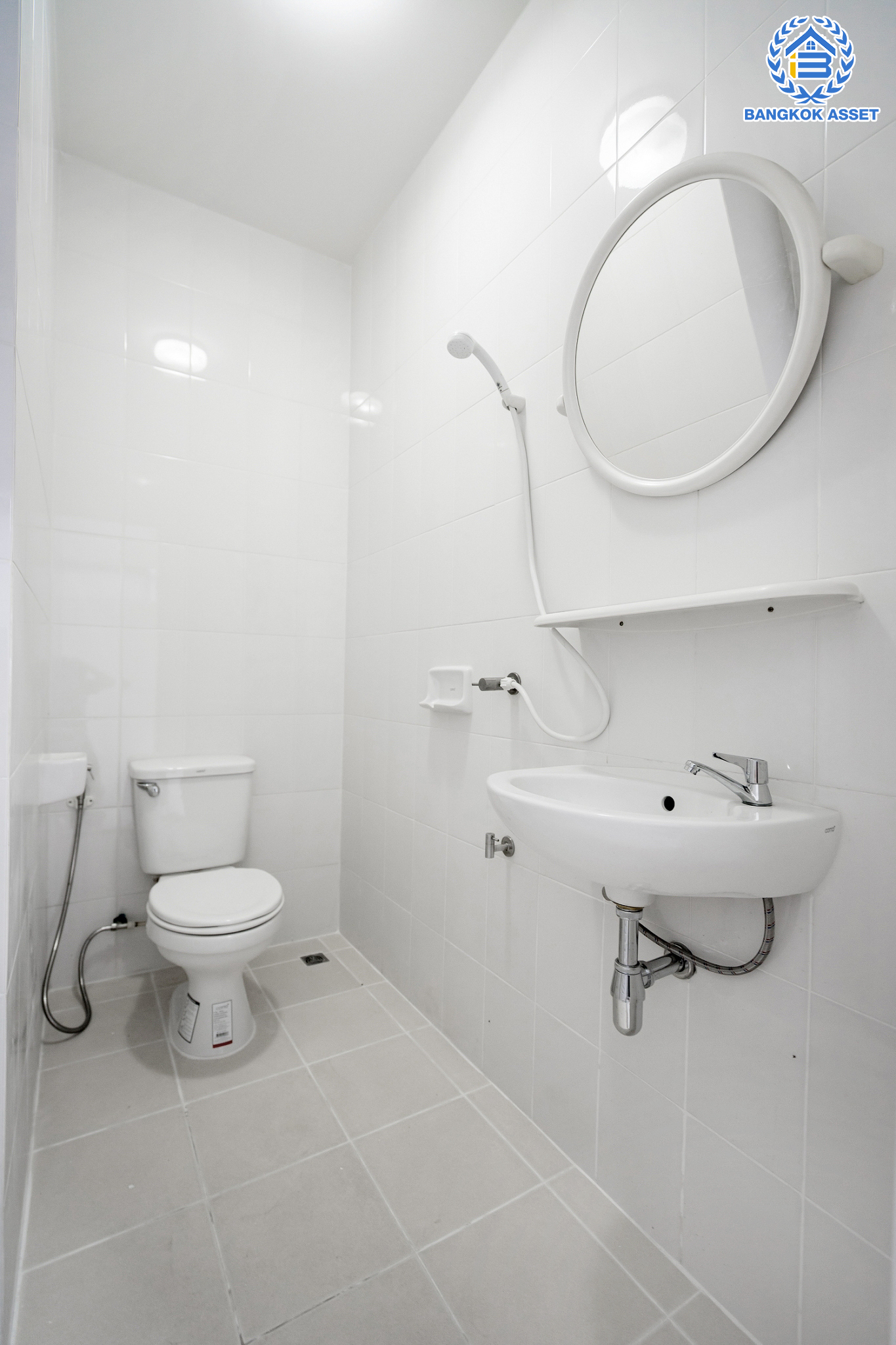 บ้านมือสองตกแต่งใหม่ ม.เพอร์เฟคเพลส แจ้งวัฒนะ บ้านเดี่ยวหลังใหญ่ เนื้อที่ 61.9 ตร.ว. ฟังก์ชัน 3 ห้องนอน 4 ห้องน้ำ 1 ห้องแม่บ้าน จอดรถได้ 2 คัน รองรับทุกการอยู่อาศัย บนทำเลศักยภาพ ใกล้เซ็นทรัลแจ้งวัฒนะ ทางด่วน และรถไฟฟ้าสายสีชมพู "สถานีแยกปากเกร็ด"